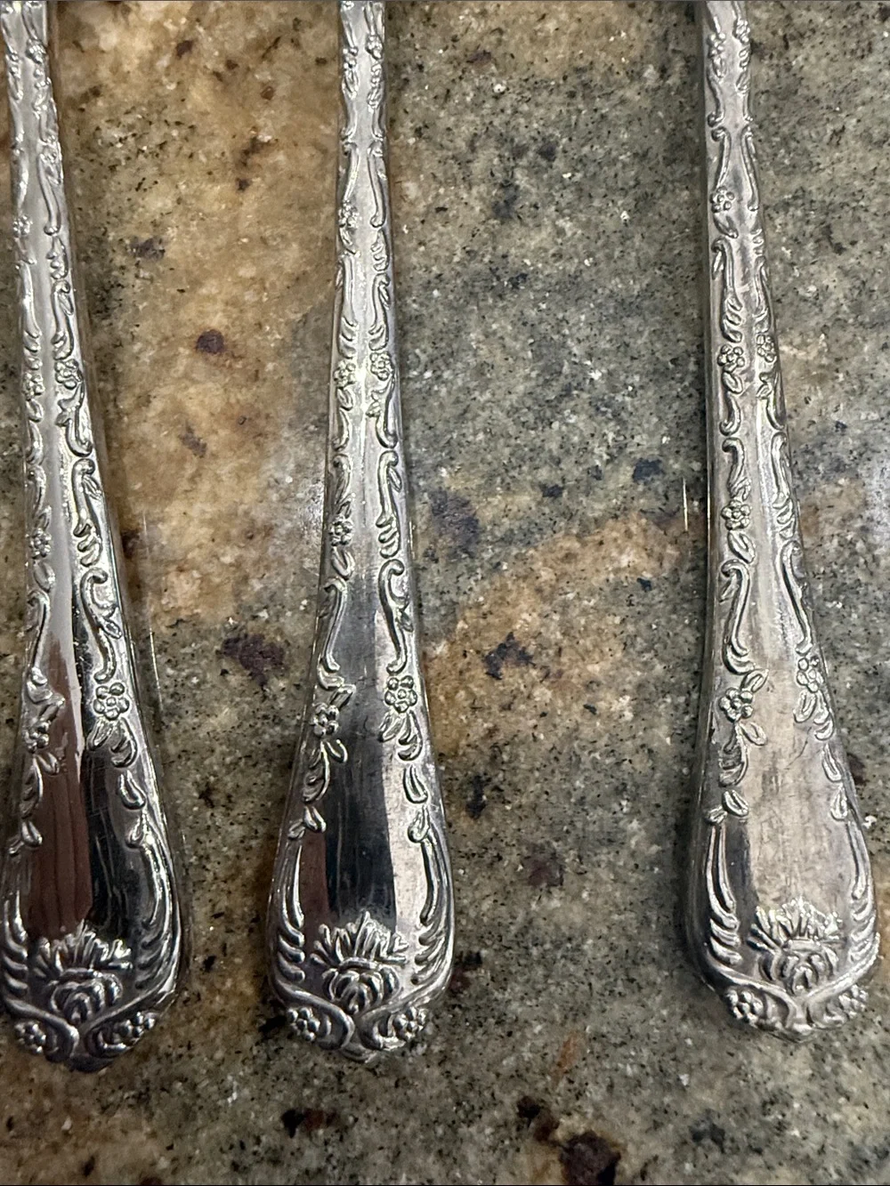 Wm Rogers & Son Silverplate Flatware‎ Set 32 Piece Floral Scroll Pattern